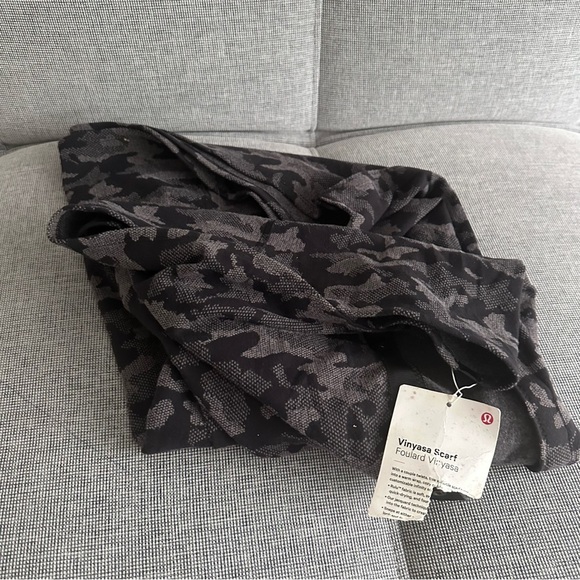 Lululemon Lightweight Vinyasa Scarf Wrap Camo Black Gray One Size Versatile - Picture 5 of 5